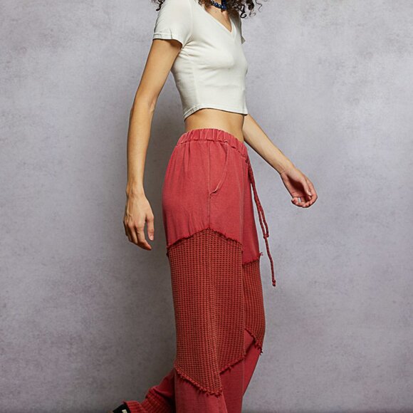 Red Robin POL straight fit pants in French terry with thermal contrast - Picture 3 of 4